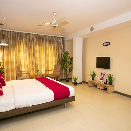 Octave Koregaon Park プネ エクステリア 写真