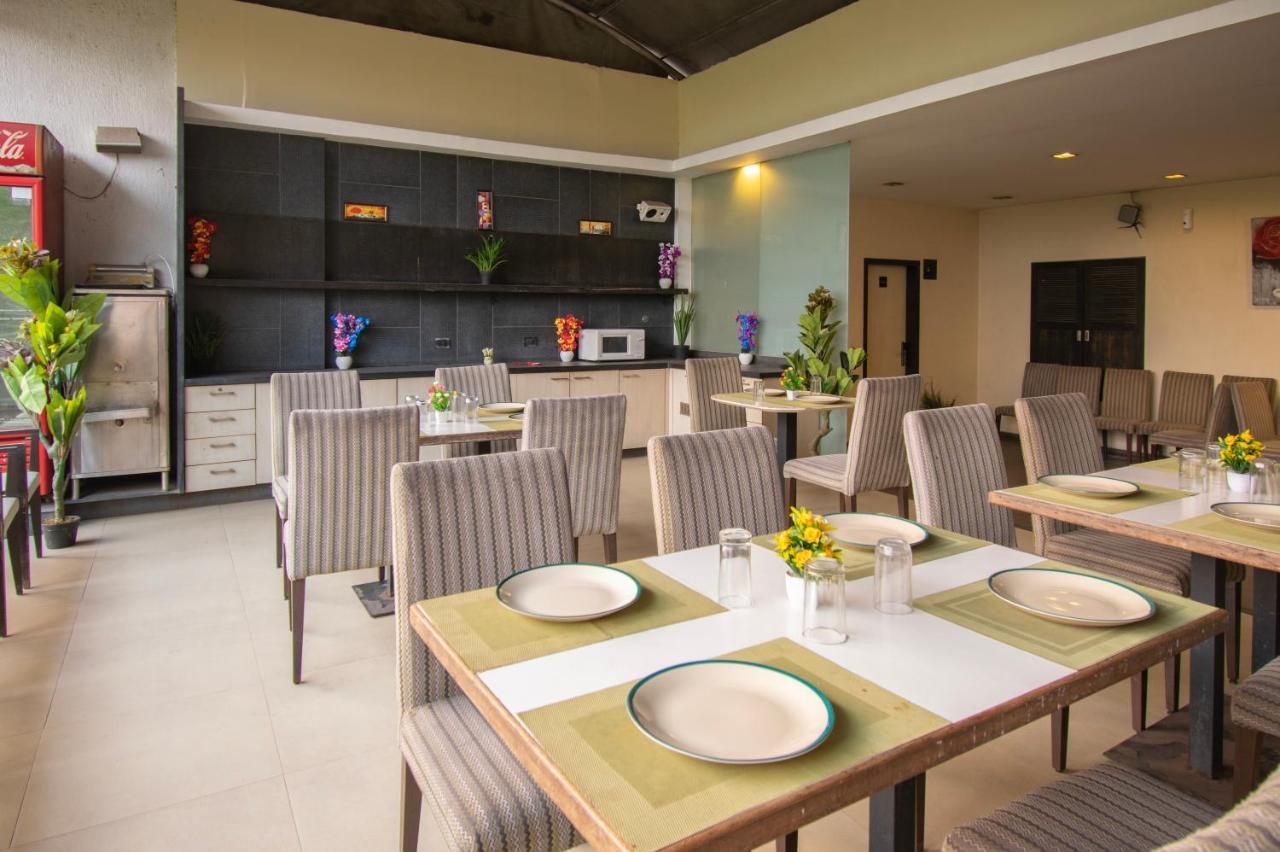 Octave Koregaon Park プネ エクステリア 写真