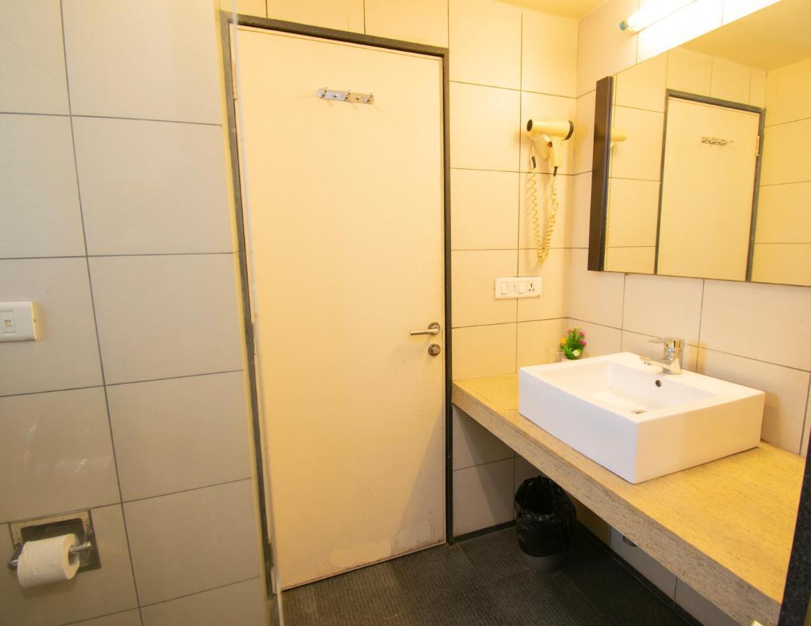 Octave Koregaon Park プネ エクステリア 写真