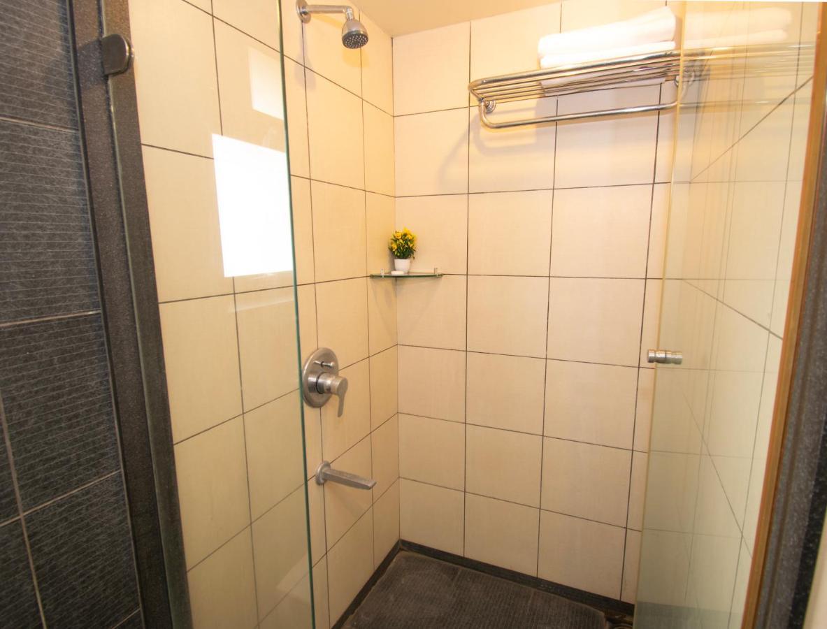 Octave Koregaon Park プネ エクステリア 写真