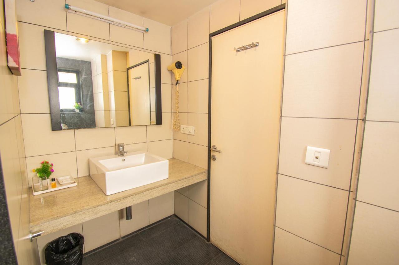 Octave Koregaon Park プネ エクステリア 写真